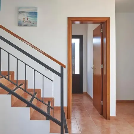 Vakantiehuis Casa Maria Duplex With Sea & Mountain Views, 15 Minutes Walk From The Marina Rubicon *