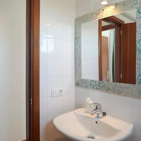 Дом отдыха Casa Maria Duplex With Sea & Mountain Views, 15 Minutes Walk From The Marina Rubicon Коста Бланка