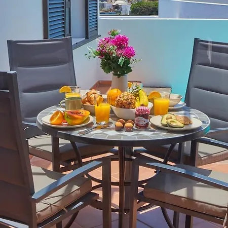 בית נופש Casa Maria Duplex With Sea & Mountain Views, 15 Minutes Walk From The Marina Rubicon פלאיה בלנקה