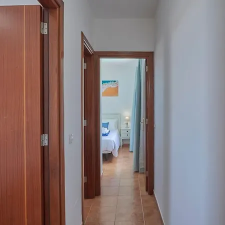 Casa Maria Duplex With Sea & Mountain Views, 15 Minutes Walk From The Marina Rubicon בית נופש