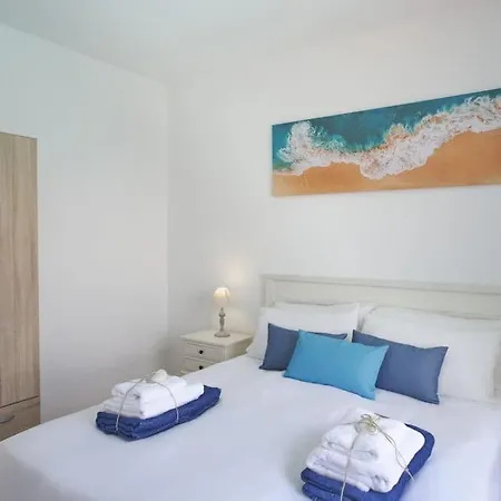 Semesterbostad Casa Maria Duplex With Sea & Mountain Views, 15 Minutes Walk From The Marina Rubicon