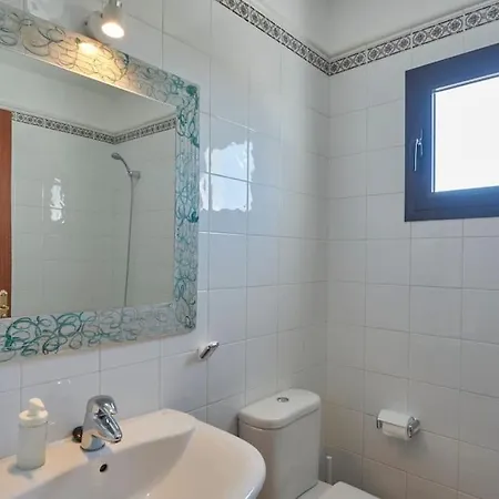 Дом отдыха Casa Maria Duplex With Sea & Mountain Views, 15 Minutes Walk From The Marina Rubicon