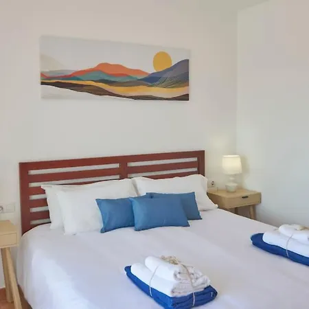 Casa Maria Duplex With Sea & Mountain Views, 15 Minutes Walk From The Marina Rubicon Дом отдыха