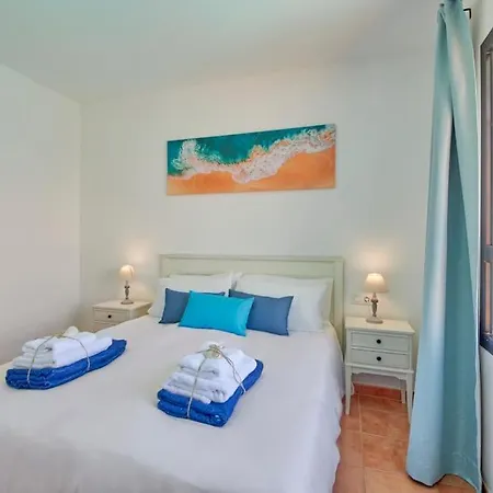 Semesterbostad Casa Maria Duplex With Sea & Mountain Views, 15 Minutes Walk From The Marina Rubicon
