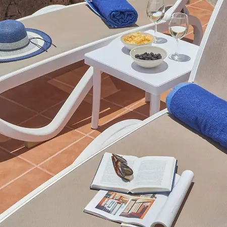 Casa Maria Duplex With Sea & Mountain Views, 15 Minutes Walk From The Marina Rubicon בית נופש פלאיה בלנקה