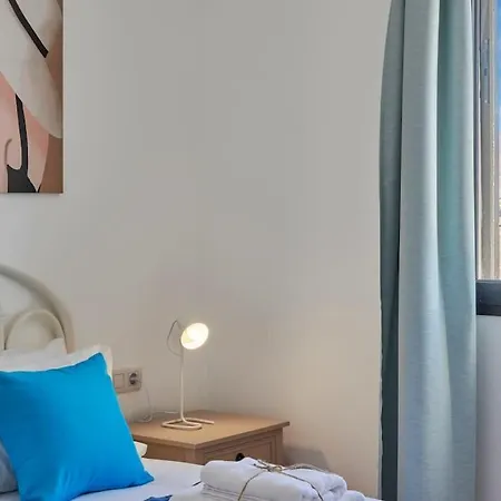 Semesterbostad Casa Maria Duplex With Sea & Mountain Views, 15 Minutes Walk From The Marina Rubicon *