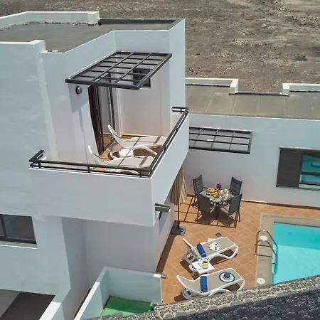 Casa Maria Duplex With Sea & Mountain Views, 15 Minutes Walk From The Marina Rubicon Playa Blanca (Lanzarote)