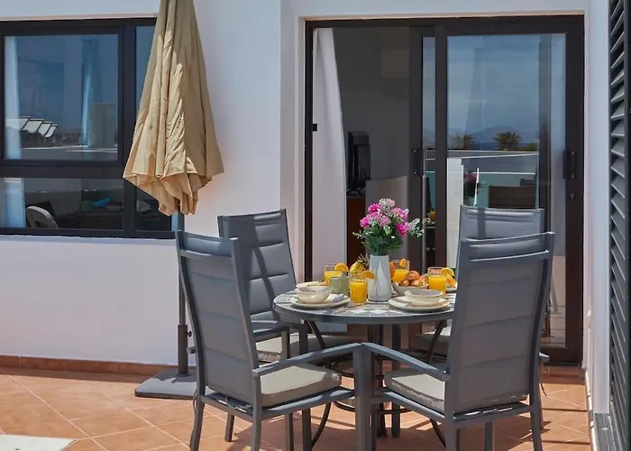 Casa Maria Duplex With Sea & Mountain Views, 15 Minutes Walk From The Marina Rubicon Casa vacanze *